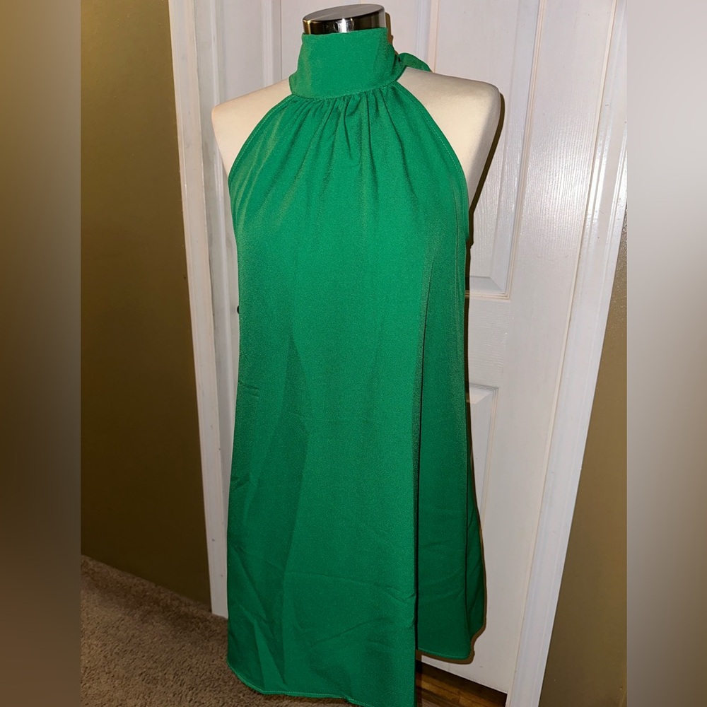 Kelly green dress with high neck and tie